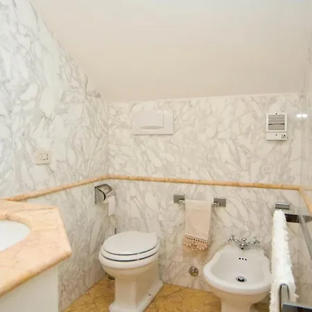 Villa Sleeps 6 Pool Wifi Civenna